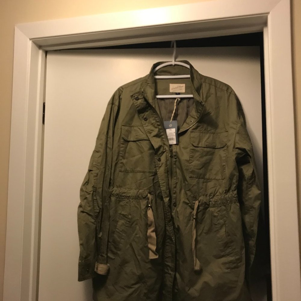Universal Thread Anorak